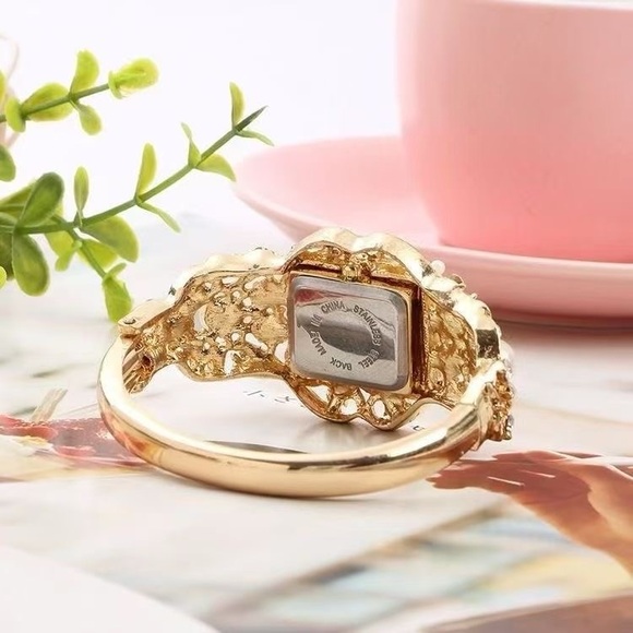 Elegant Gold and Pearl Women\'s Bracelet Watch main image 5